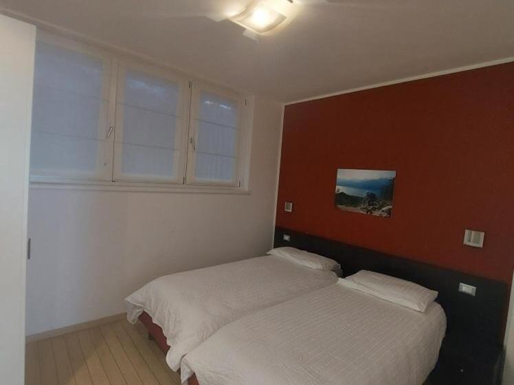 Семейные Апартаменты, Villa Treccani Apartments