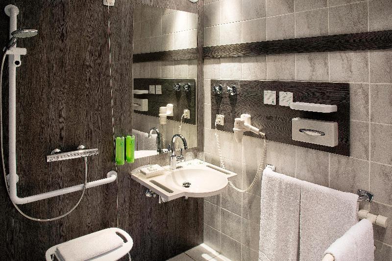 Полулюкс, Midan Hotel & Suites Al Aziziya