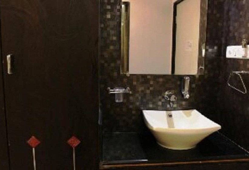 Номер Deluxe, Js Excellency