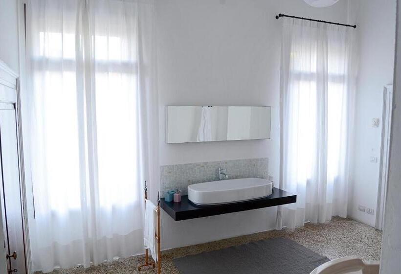 سوئیت جونیور با چشم‌انداز باغ, B&b Giardino Jappelli