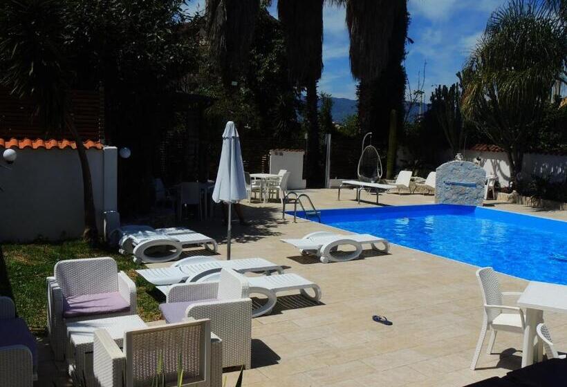 Студия Стандарт, All'ombra Del Noce B&b
