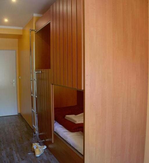 스탠다드 트리픔 룸 공동욕실, Do Step Inn Central   Self Service Hostel
