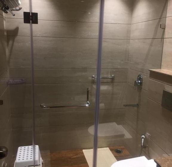 اتاق لوکس, Midtown Grand