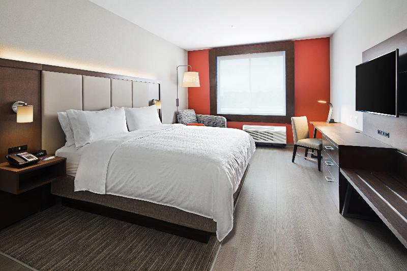 带大床的标准间, Holiday Inn Express & Suites Lubbock Central   Univ Area, An Ihg