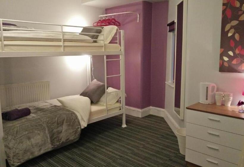 Standard 4 Pers. Værelse, Old Trafford Guest House