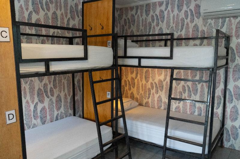 Кровать в Общей Комнате, Socialtel Montañita   Formerly Selina Montañita
