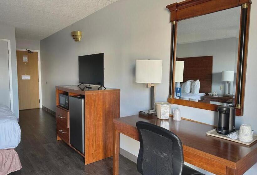 Люкс Кровать Кинг, Travelodge By Wyndham Welland