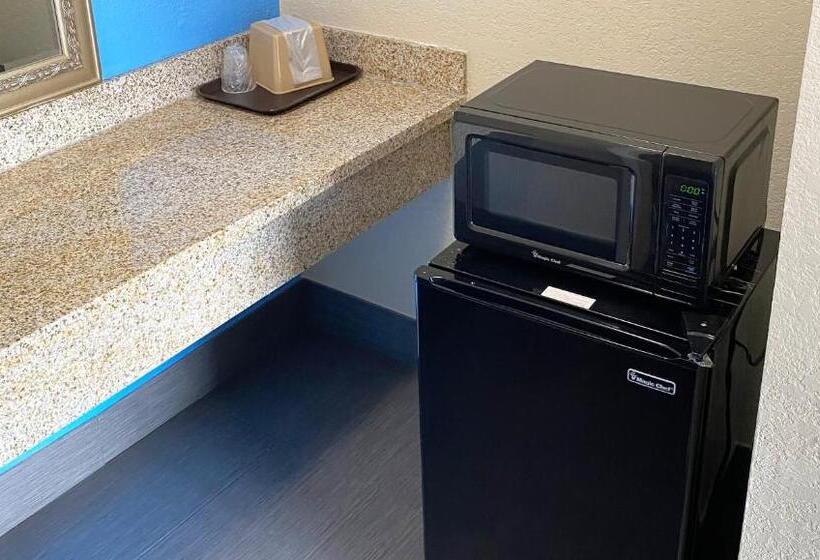 4인용 스탠다드 룸, Express Inn Newport News