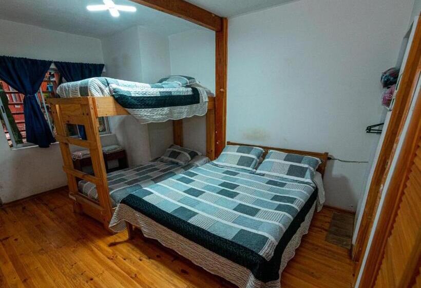 Четырехместный Номер Стандарт, Hostal Michel