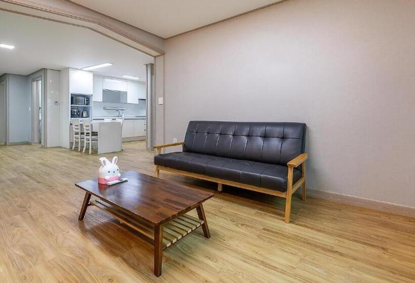 استودیوی استاندارد, Jeju Jang Sugot Pension