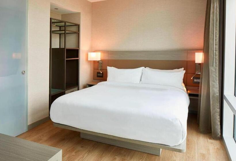 سوئیت با تخت بزرگ, AC Hotel Nashville Downtown