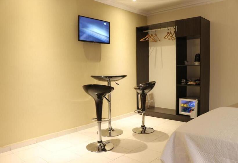 디럭스 룸, Eclat Suites Hotel Boutique