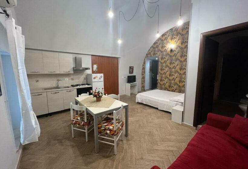 استودیو خانوادگی, Palazzo Cardinale Rooms