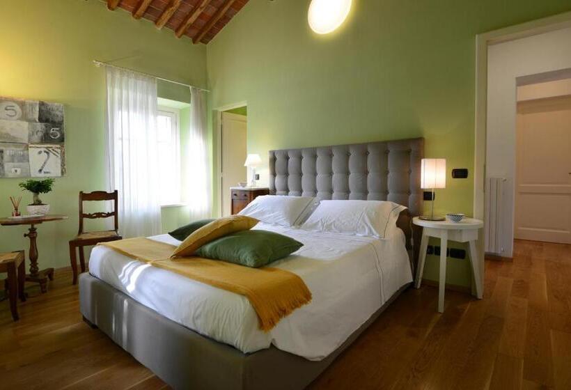 3 Bedroom Suite, Ai Santinelli