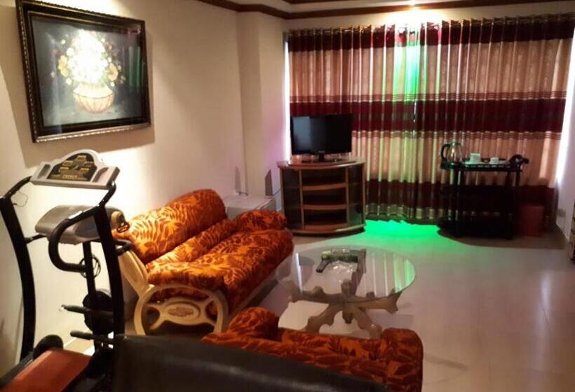 سوییت لوکس, Dallas Sylhet