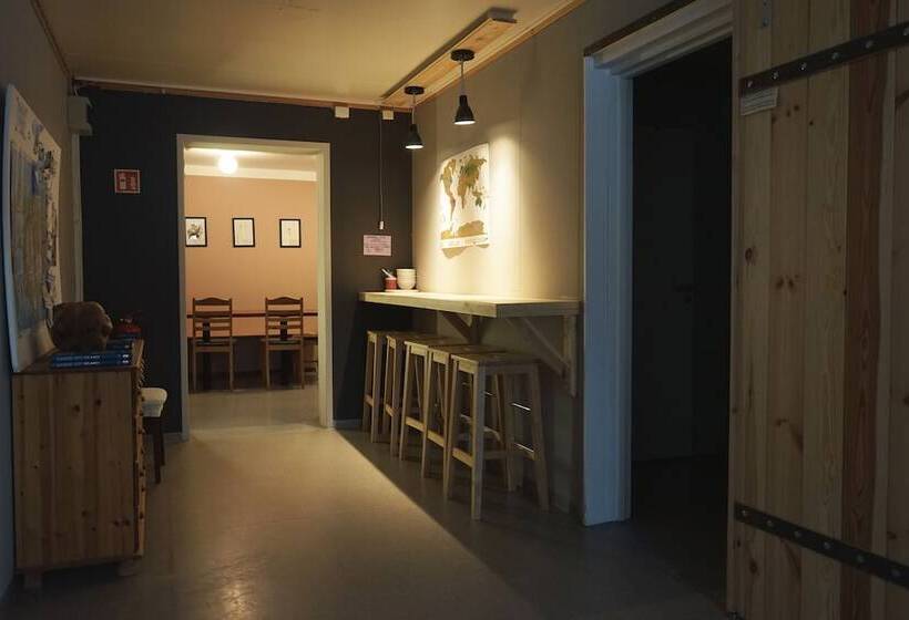 اتاق استاندارد با سرویس بهداشتی مشترک, Tehusið Hostel