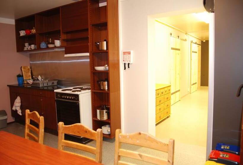 اتاق استاندارد با سرویس بهداشتی مشترک, Tehusið Hostel