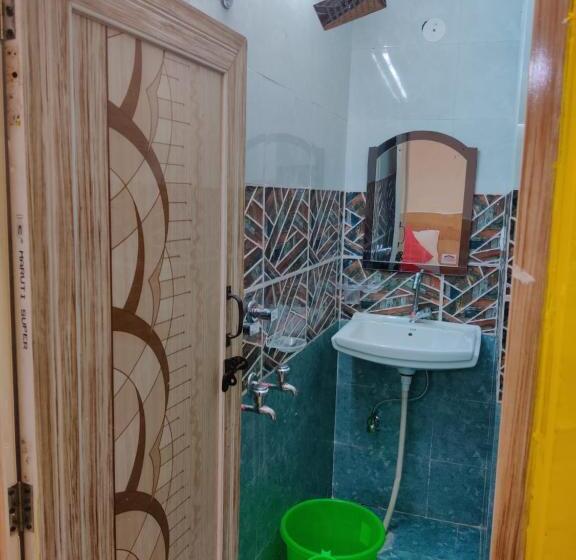 اتاق لوکس با بالکن, Anand Villa One