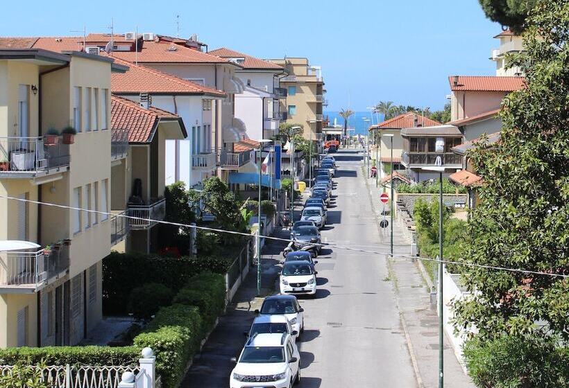 Standard Room with Balcony Side Sea View, Luca