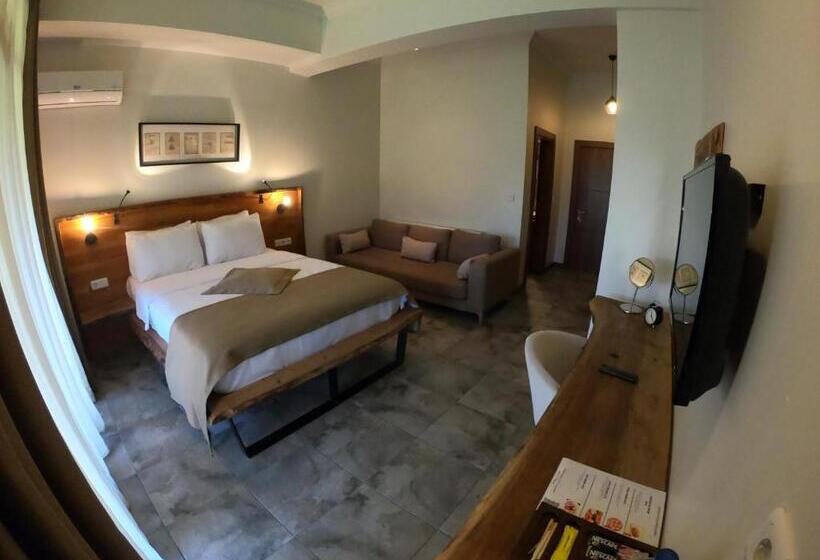 Family Suite, Cevizdibi