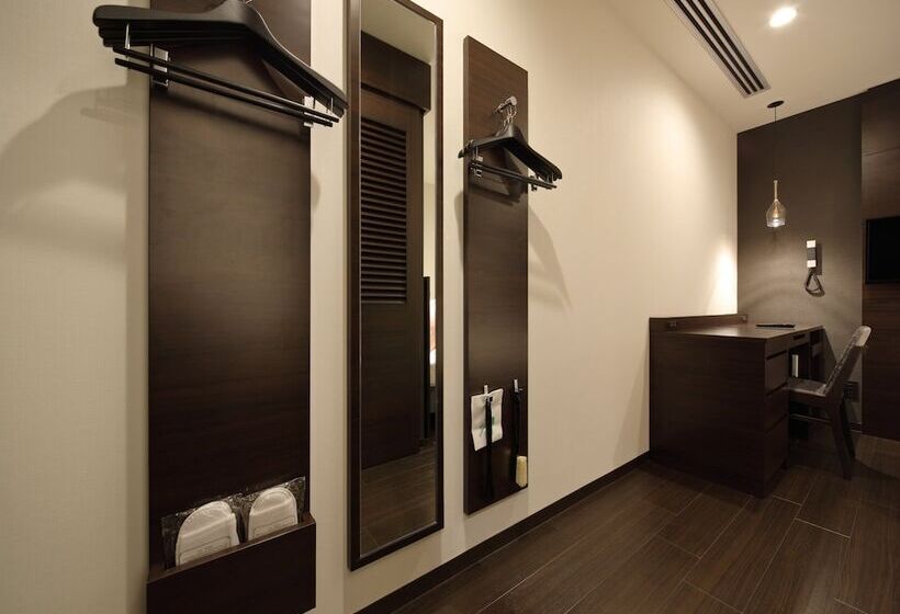 Номер Стандарт, Red Roof Inn & Suites Osaka Namba Nipponbashi