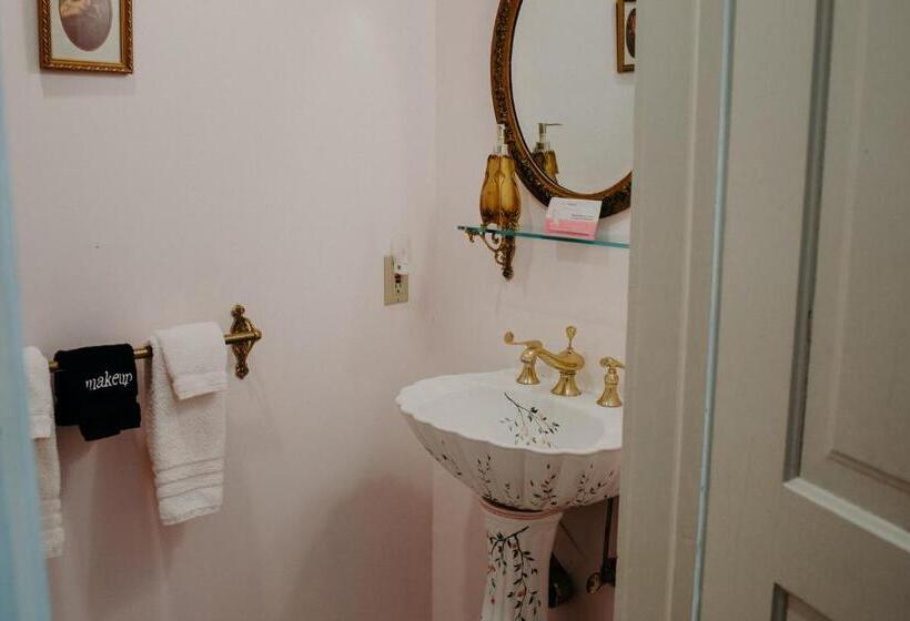 Люкс, Aurora Staples Inn
