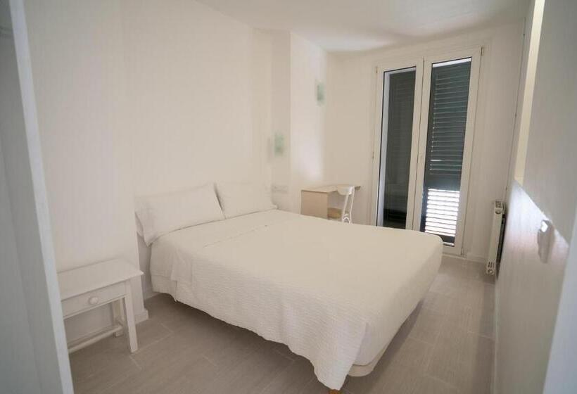 Perhehuone Sivuttainen Merinäkymä, Hostal Marina Cadaques