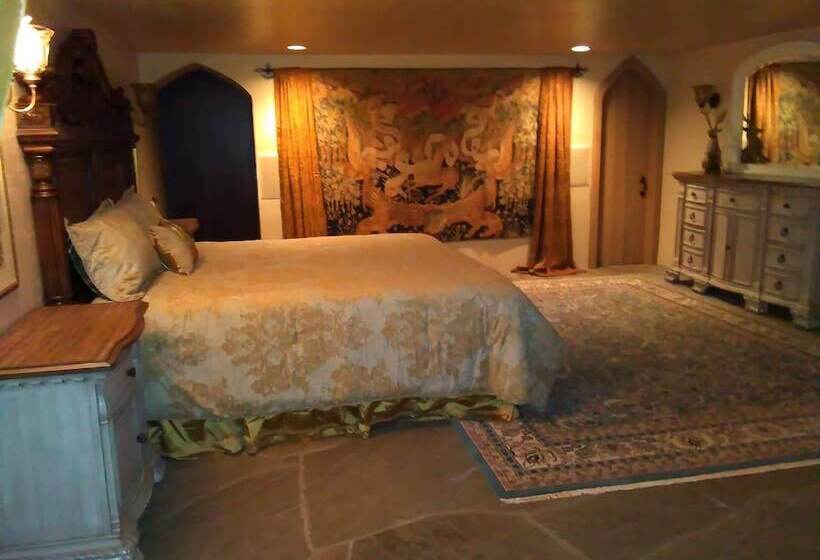 Люкс Deluxe Кровать Кинг, Highlands Castle Overlooking Lake George.. Plus 2 Other Castles!