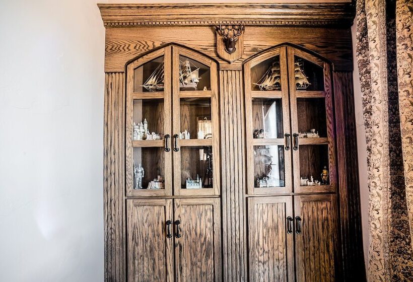 Люкс Deluxe Кровать Кинг, Highlands Castle Overlooking Lake George.. Plus 2 Other Castles!