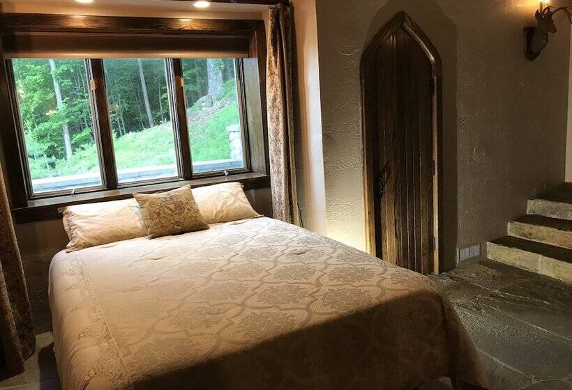 Люкс Deluxe Кровать Кинг, Highlands Castle Overlooking Lake George.. Plus 2 Other Castles!