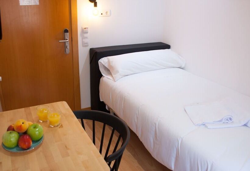 اتاق استاندارد یک نفره, Hostal Cuéntame Evolución Auto Check In