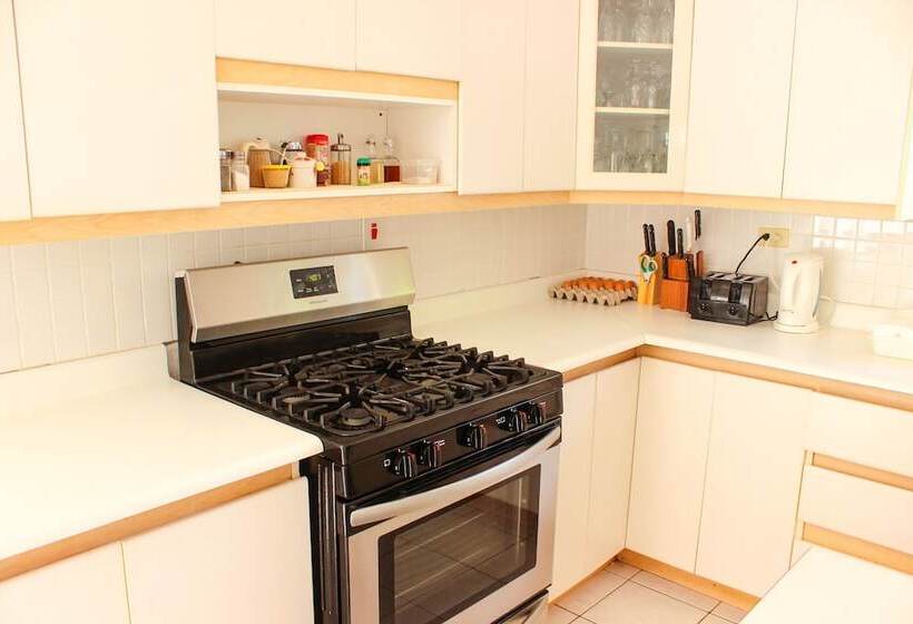 اتاق استاندارد با تخت دوبل و چشم‌انداز دریا, All Nations Guest House