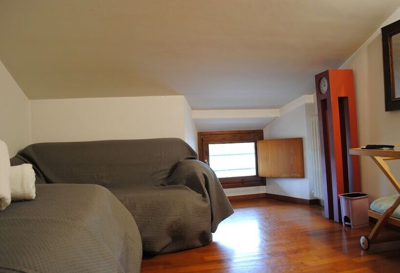اتاق استاندارد یک تخته با سرویس بهداشتی مشترک, Dreaming Arena Rooms
