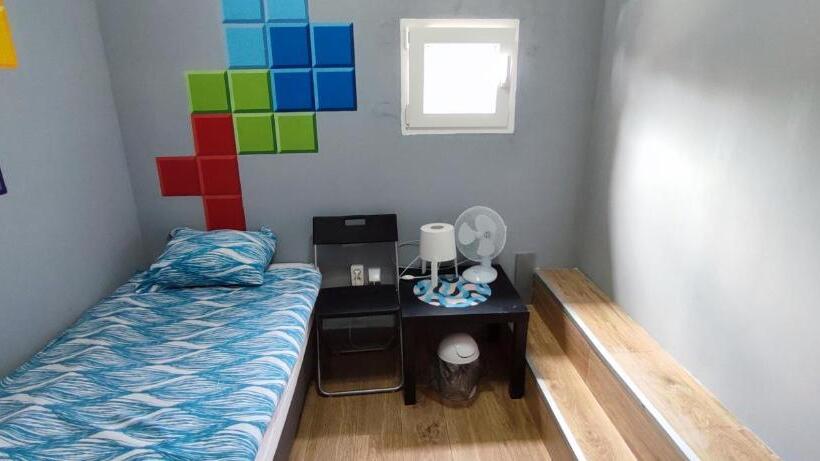 اتاق استاندارد یک تخته با سرویس بهداشتی مشترک, Tetris Sopot