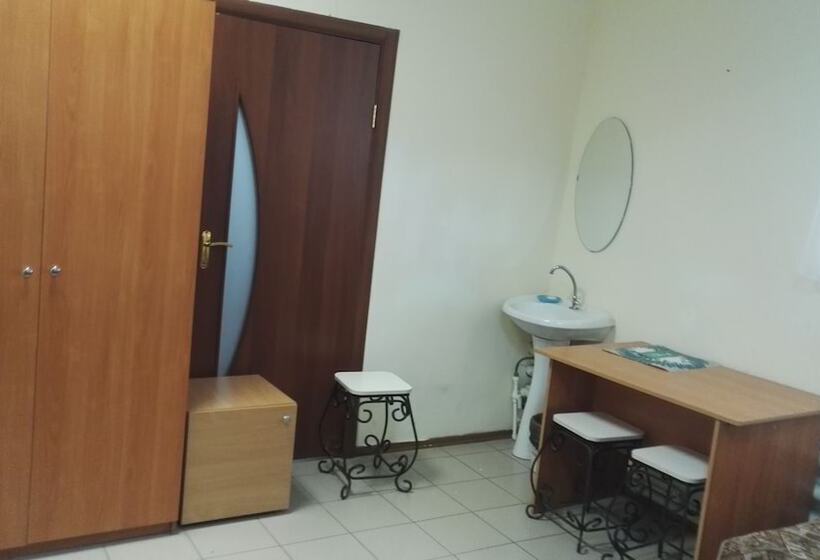 共用房间的床, Admiral Hotel   Hostel