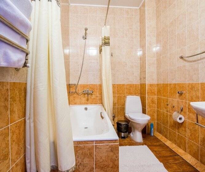 سوییت, Guest House Konyushenniy Dvor