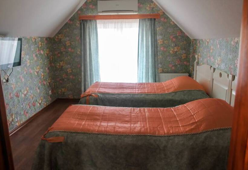 سوییت خانوادگی, Guest House Konyushenniy Dvor