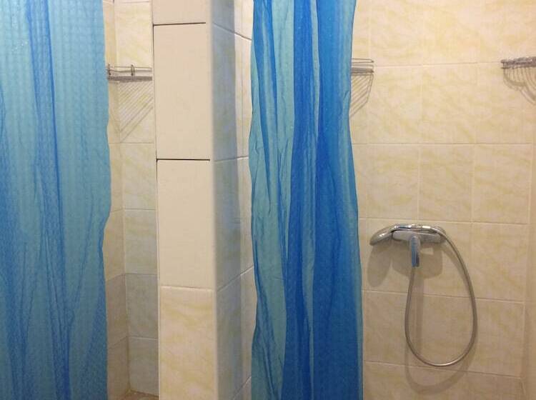 标准四人间共用浴室, Hostel Morskoy
