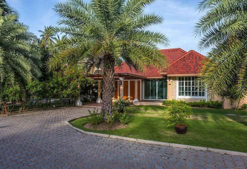 Вилла 3 Спальни с Бассейном, Fisherman Way Beach Villa