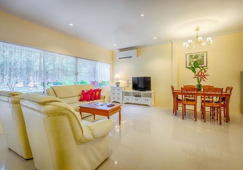 Вилла 3 Спальни с Бассейном, Fisherman Way Beach Villa