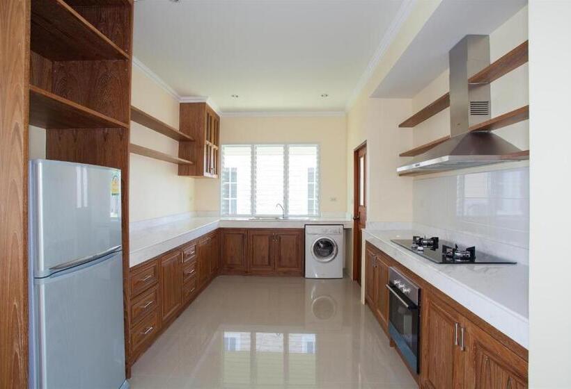 Вилла 3 Спальни с Бассейном, Fisherman Way Beach Villa