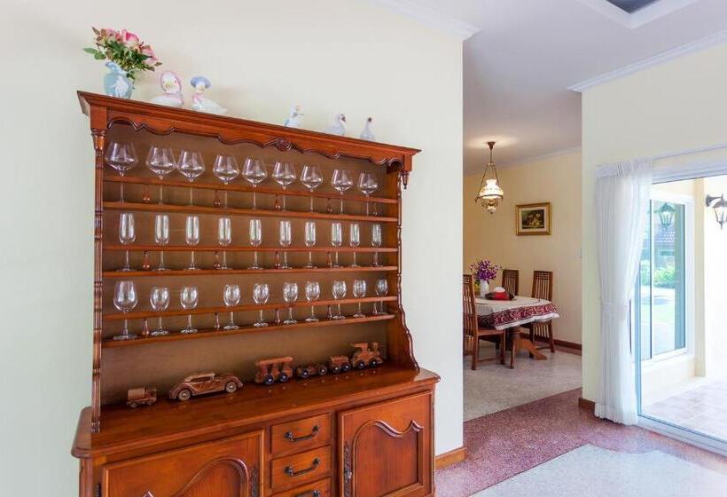 Вилла 4 Спальни, Fisherman Way Beach Villa