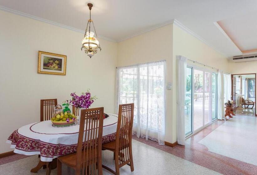 Вилла 4 Спальни, Fisherman Way Beach Villa