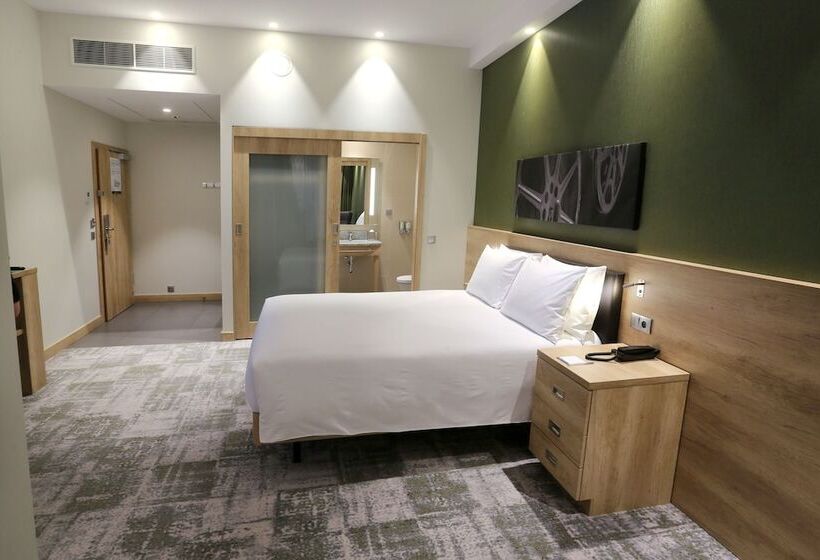 اتاق خانوادگی تودرتو, Hampton By Hilton Gdansk Old Town