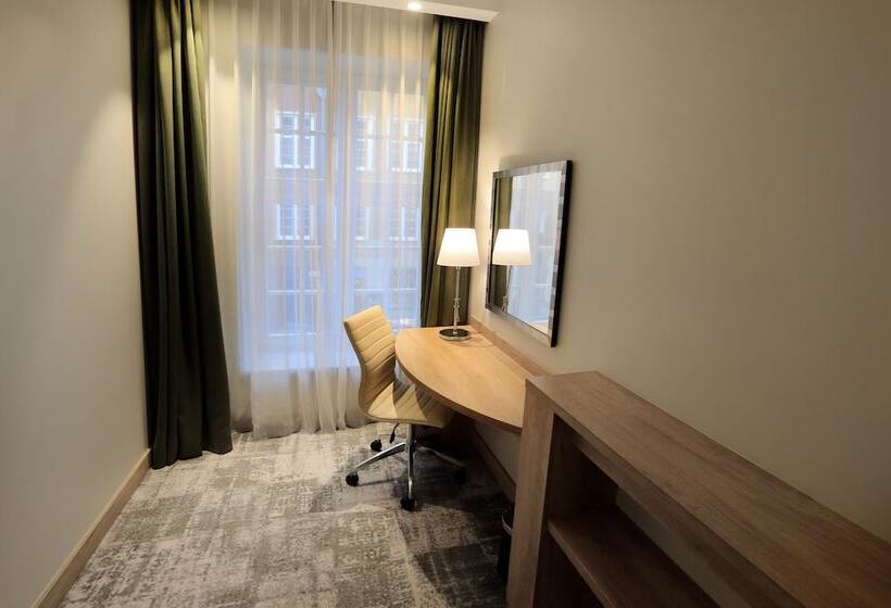 اتاق خانوادگی, Hampton By Hilton Gdansk Old Town