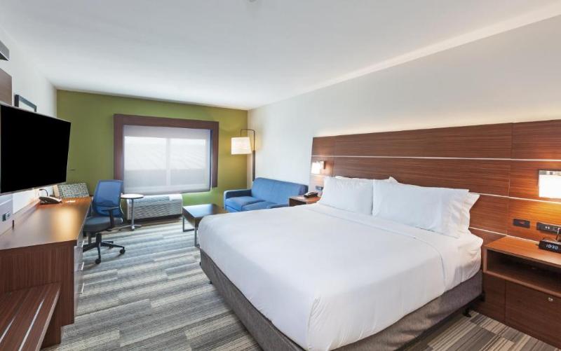 适合残疾人使用的标准间, Holiday Inn Express & Suites Tulsa South   Woodland Hills, An Ihg