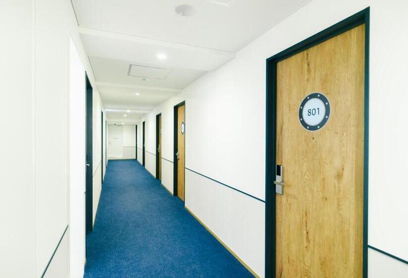 Номер Superior, Webase Hakata Hostel