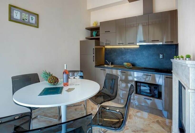Апартаменты 2 Спальни, Venera & Anastasia Palace Apartments
