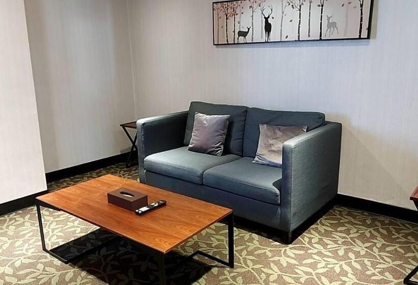 اتاق پریمیوم چهارنفره, Fulidun Hotel Kenting