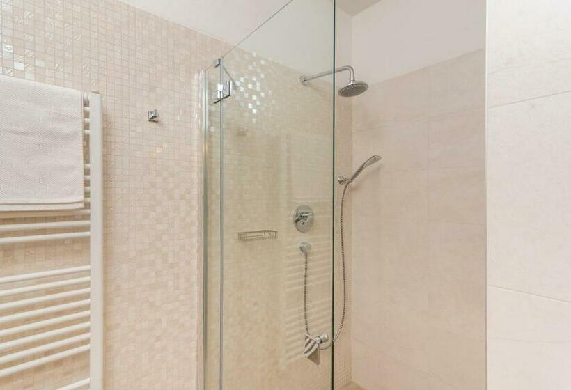 سوییت جونیور, Casa Nicolae Luxury Suites